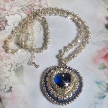 Collana in zaffiro blu con cuore in cristallo Swarovski, perline Miyuki in argento, castoni, chiusura in argento 925/1000 e catena di prolunga